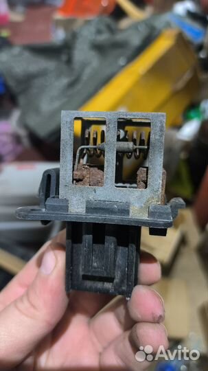 Резистор Ford Fiesta Mk6 1850718