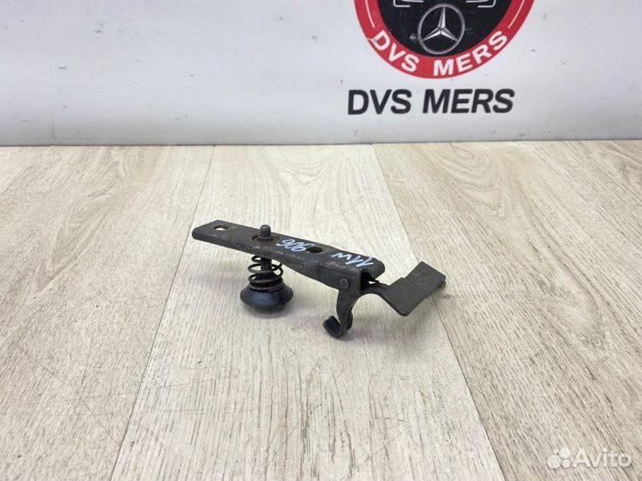 Замок капота верхний Mercedes Sprinter W 906