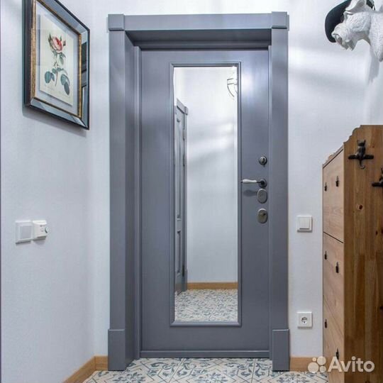 Красивые входные двери с Большим Зеркалом