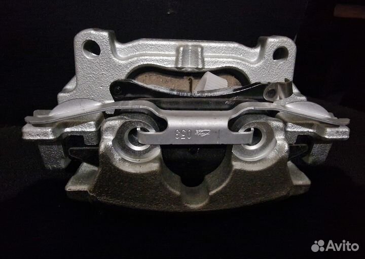 Суппорт тормозной передний Ford Mondeo Fusion