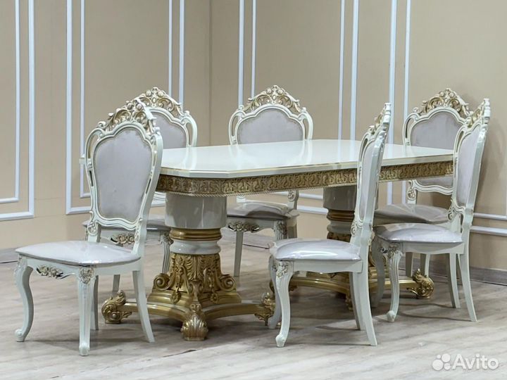 Стол и стулья