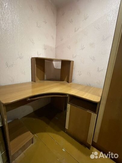 Шкаф и компьютерный стол в детскую