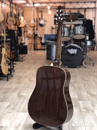 Акустическая гитара