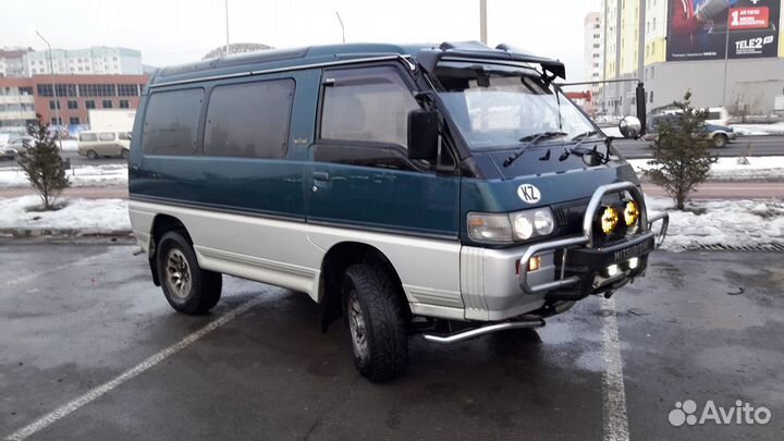 Заднее стекло на Mitsubishi Delica Замена 60 мин