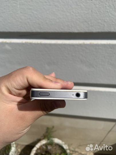 iPhone 4S, 16 ГБ