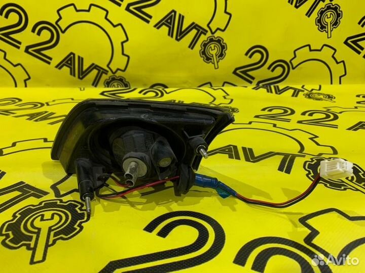 Стоп сигнал в крышку багажника задний левый