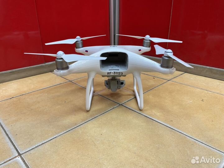 Квадрокоптер DJL Phantom 4