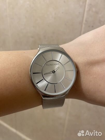 Часы серебристые sunlight