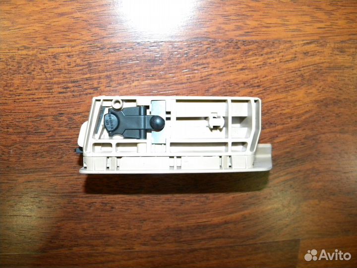 Крепление защитной шторы Левое на BMW X5