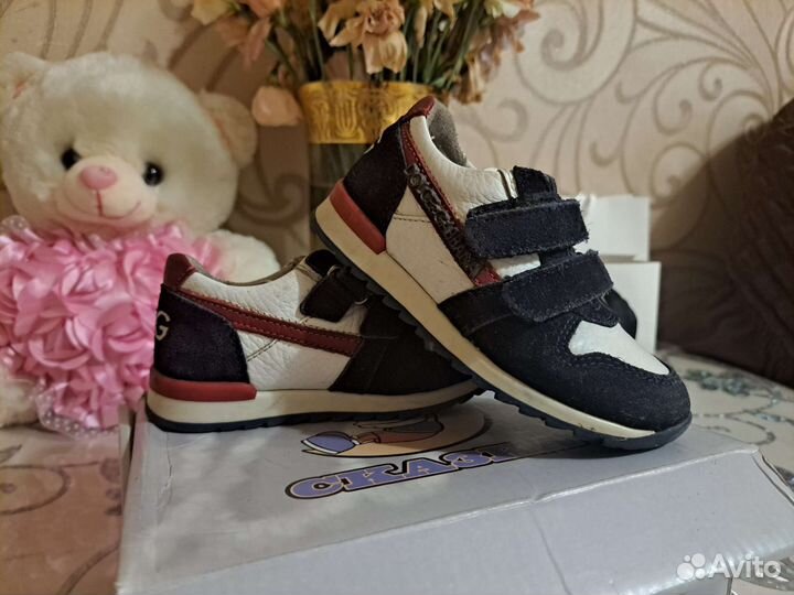 Детская спортивная обувь 24 размер