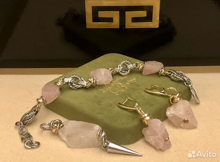 Кулон из крупного розового кварца