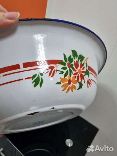 Эмалированный таз с рисунком 50-х годов времен