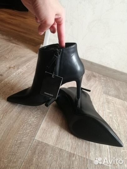 Продаются ботильоны