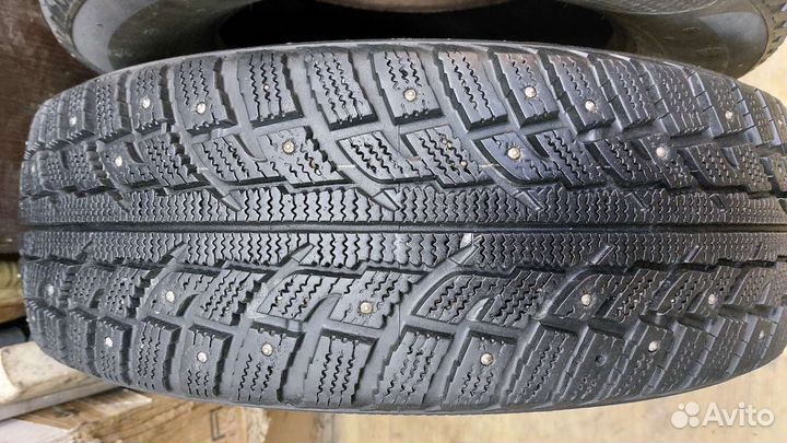 Kumho I'Zen RV Stud KC16 215/70 R16 100T