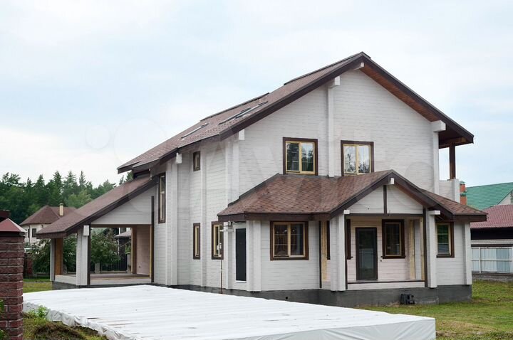 Коттедж 290 м² на участке 20 сот.