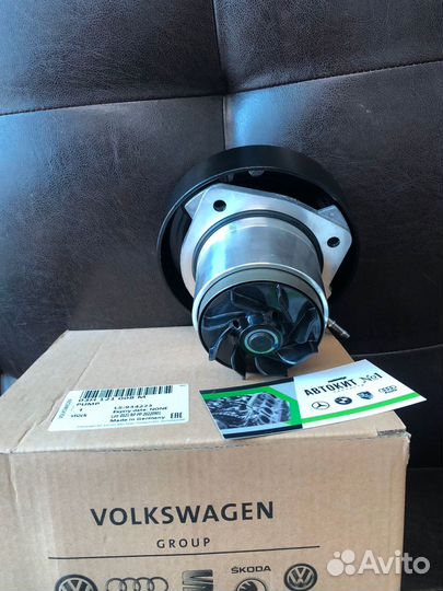 03H121008M VAG насос водяной