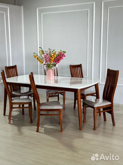 Кухонный стол и стулья комплект