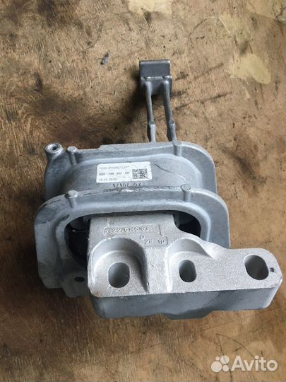 Подушка кронштейн опора двигателя Skoda Octavia A7