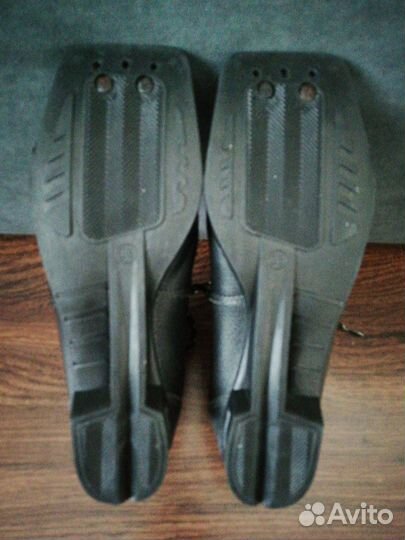 Продам лыжные ботинки