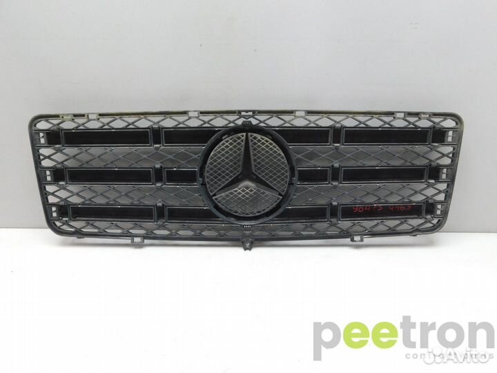 Б/У Решетка радиатора б/у A4638881115