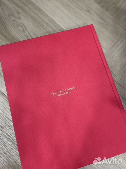 Bals: legendary costume balls of the XX century