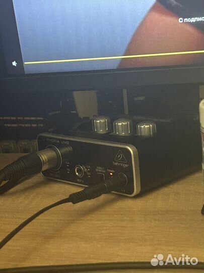 Звуковая карта behringer um2