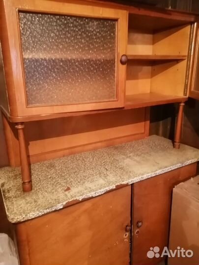 Старинный антикварный шкаф буфет