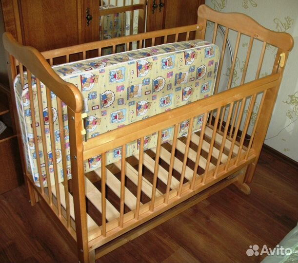 Детская кроватка с матрасом
