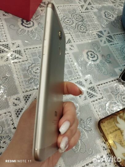 Телефон Редми 5+