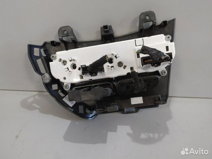 Блок управления отопителем Ford Focus 3