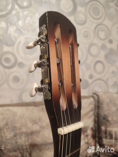 Акустическая гитара