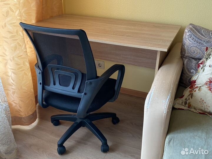Компьютерный стол и стул