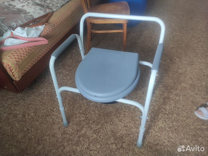 Кресло унитаз для малоподвижных людей