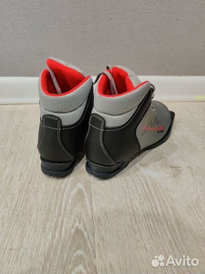 Ботинки для беговых лыж 36р