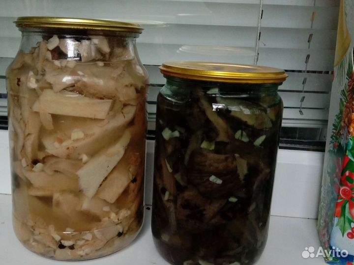 Грибы маринованные