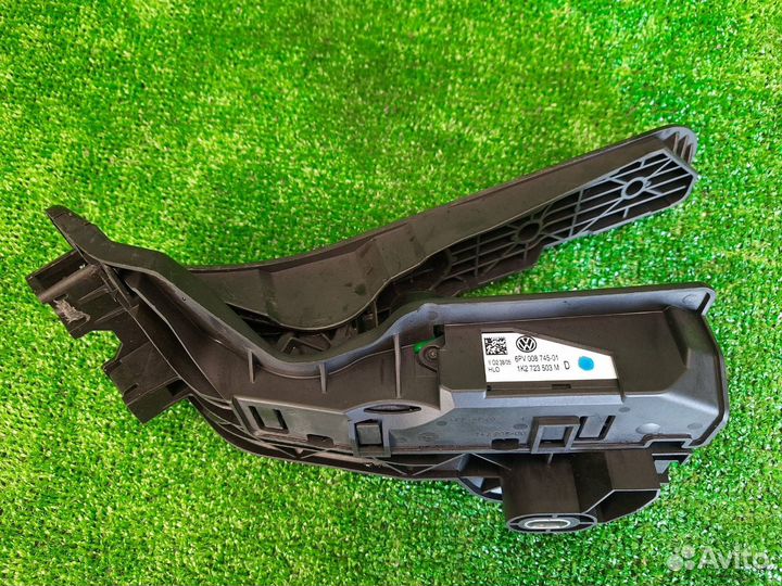 Педаль газа Volkswagen Golf 5 BLF (1.6) 2005