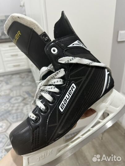 Коньки хоккейные