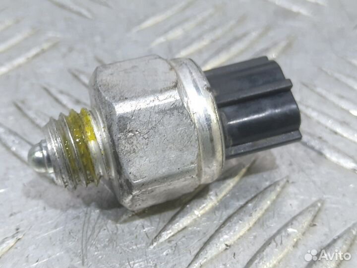 Б/У Датчик включения заднего хода#001