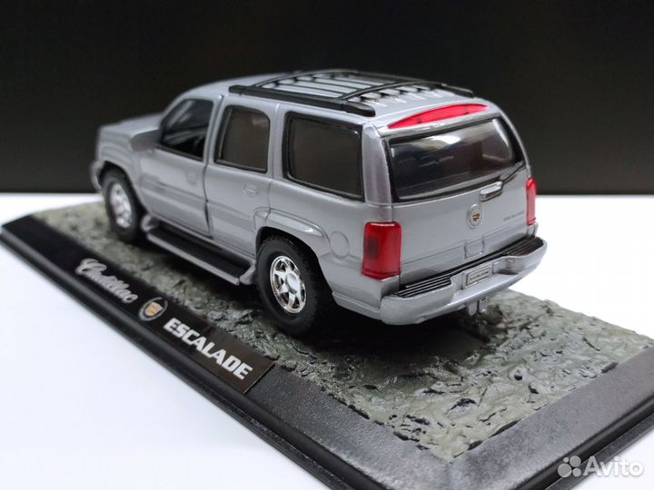 1:43 Cadillac Escalade