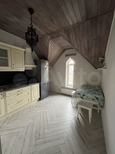 Комната 60 м² в 2-к., 3/3 эт.