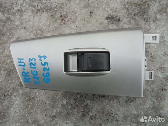 Кнопка стеклоподъемника задняя левая Toyota