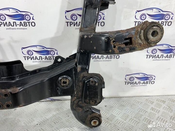 Балка Подрамник Перед Zafira B Z18XER