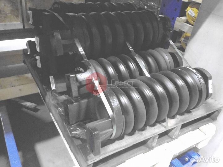 Натяжитель гусеницы Hyundai R250LC-9A 81N7-15011GG