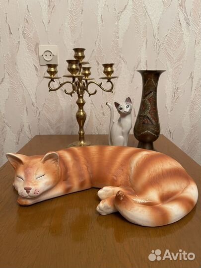 Ваза, кувшин, канделябры,сувениры кошка, идол