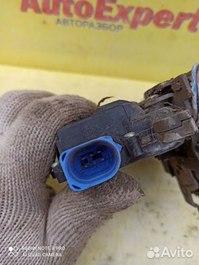 Замок задний правый Skoda Roomster