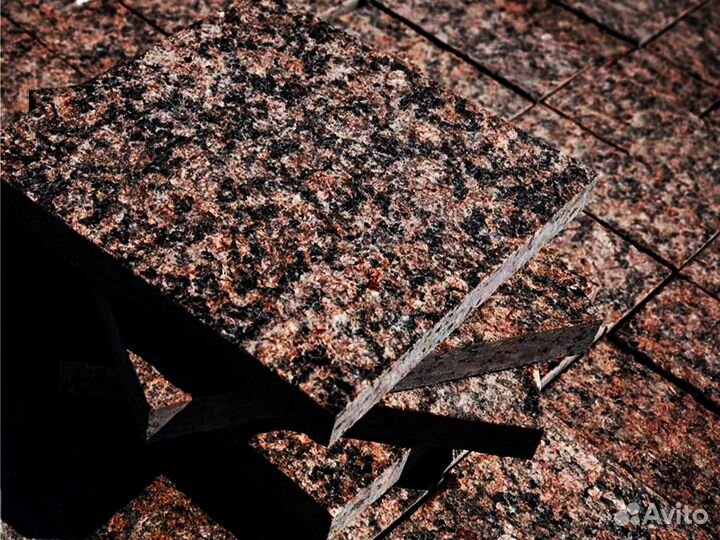 Плитка для загородного дома из карельского гранита