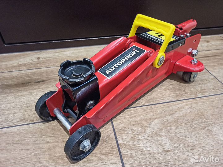 Домкрат гидравлический autoprofi DP-17K