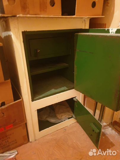 Сейф металлический