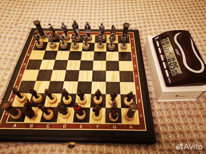 Коллекционные шахматы с доской и часами