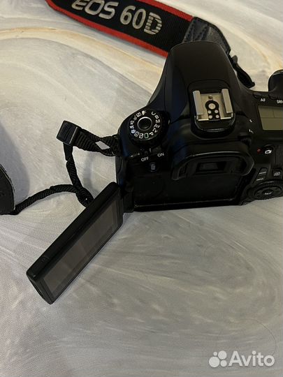 Зеркальный фотоаппарат EOS60D